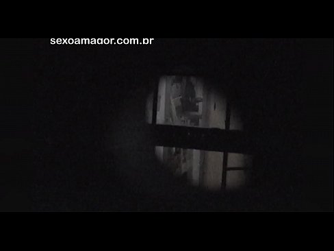 ❤️ ブロンドが空洞のレンガの後ろに隠れた近所の盗撮犯に密かにビデオ撮影される ❤ ファッキングビデオ ❌️❤