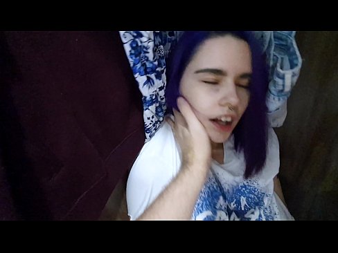 ❤️ 押し入れの中の姉ちゃんを発見し、イクのを手伝う ❤ ファッキングビデオ ❌️❤